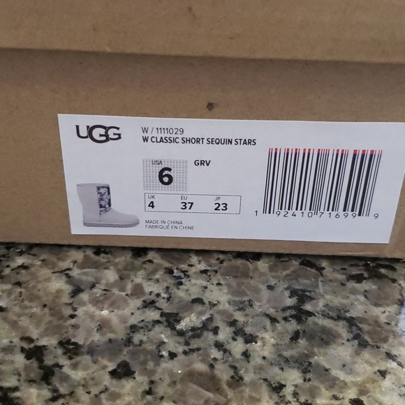 UGGs - Picture 4 of 5